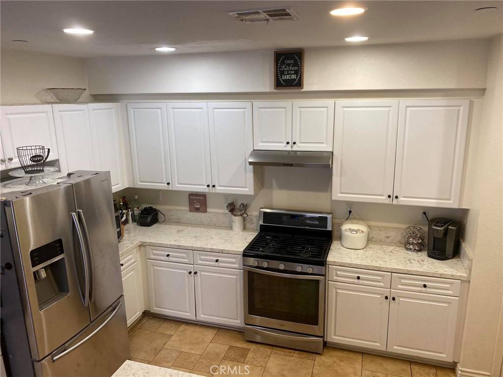Eastvale, CA 92880,7007 Village DR
