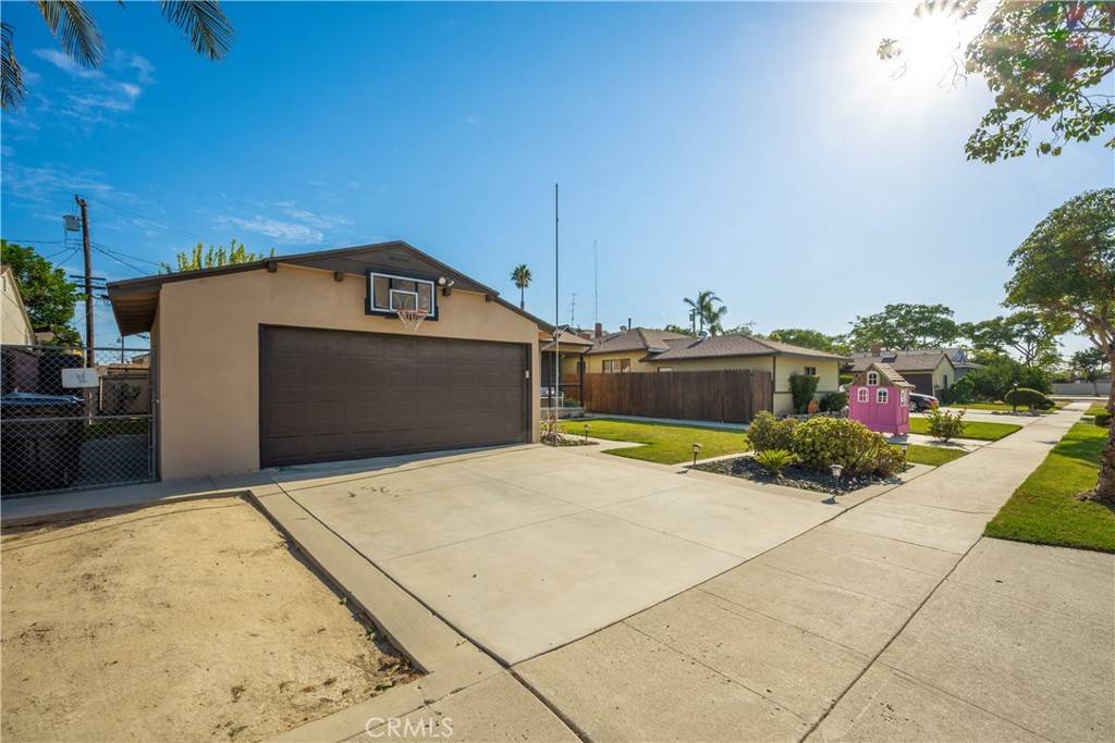 Long Beach, CA 90805,3530 E Janice ST