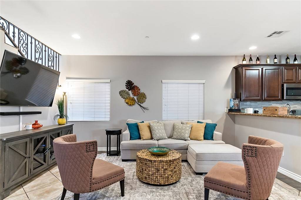 Long Beach, CA 90810,1912 W Wardlow RD