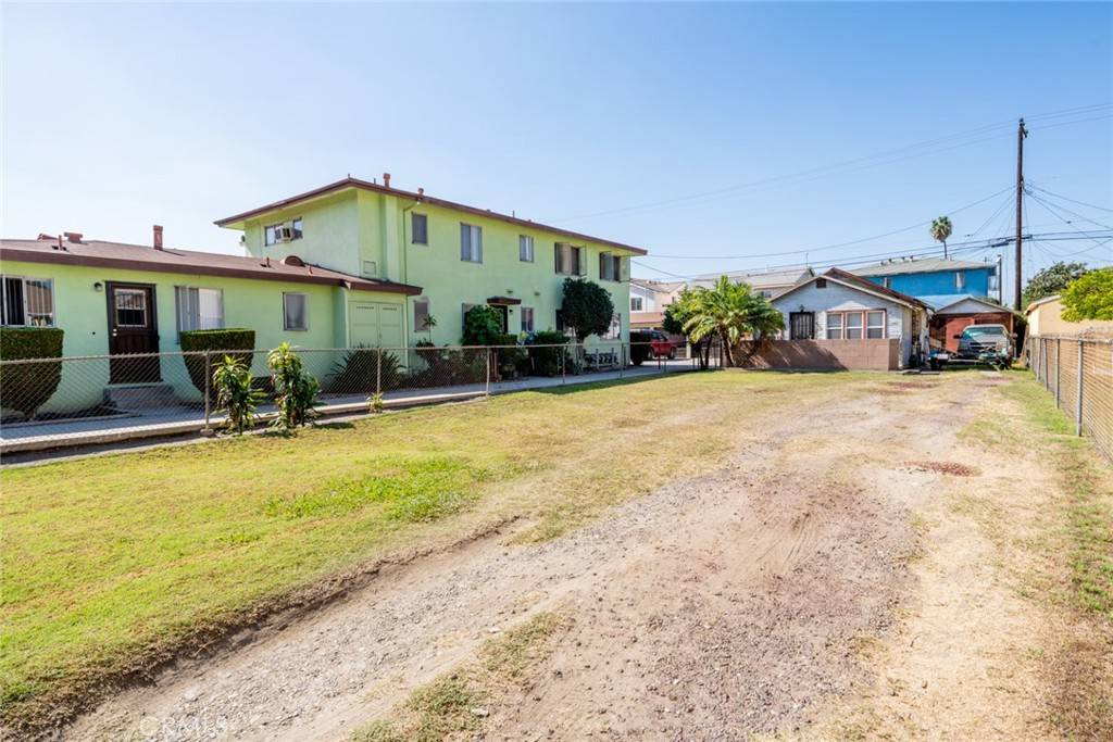 South Gate, CA 90280,9523 State ST