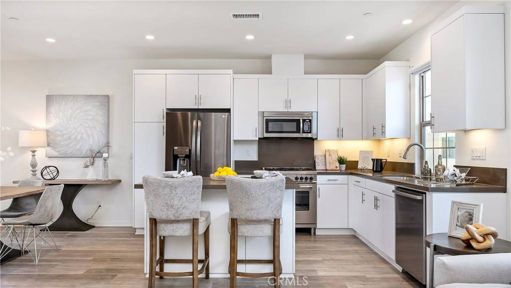 Irvine, CA 92618,213 Elkhorn