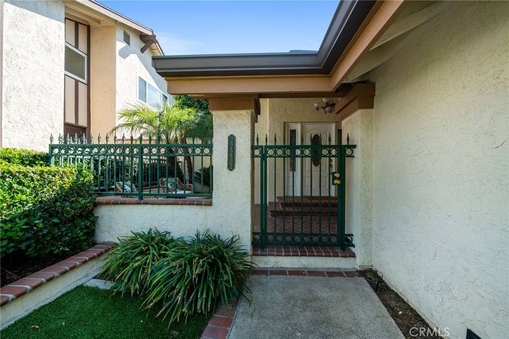 Lake Forest, CA 92630,22232 Lantern LN