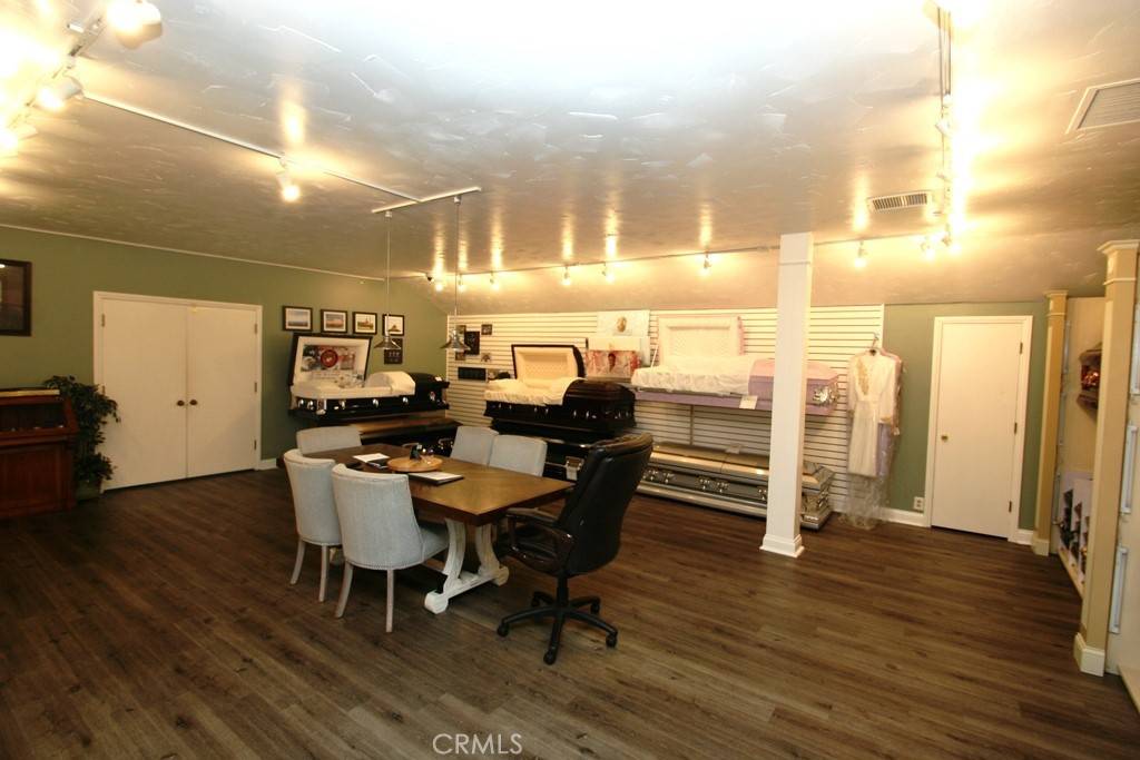 Inglewood, CA 90302,1206 Centinela AVE