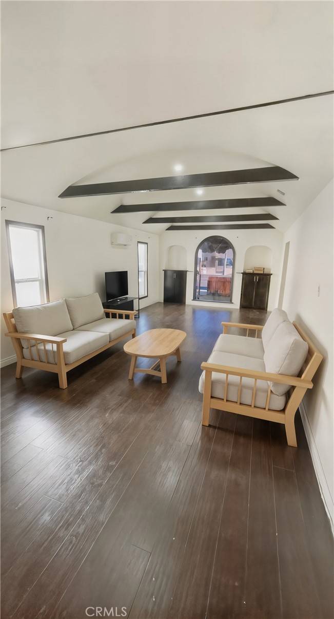 Long Beach, CA 90805,1061 E South ST