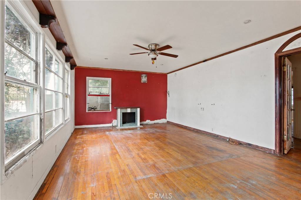 Tustin, CA 92780,1372 Bryan AVE