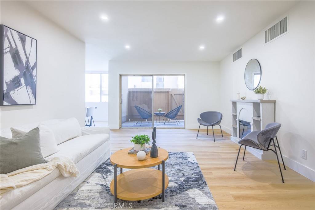 West Hollywood, CA 90069,927 N Kings RD #114