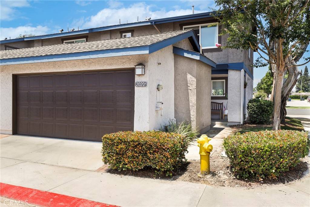 Lakewood, CA 90715,20201 Village Green DR