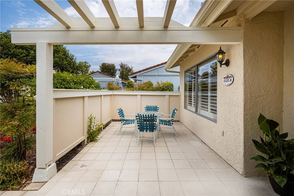 Laguna Woods, CA 92637,3325 Via Carrizo #A