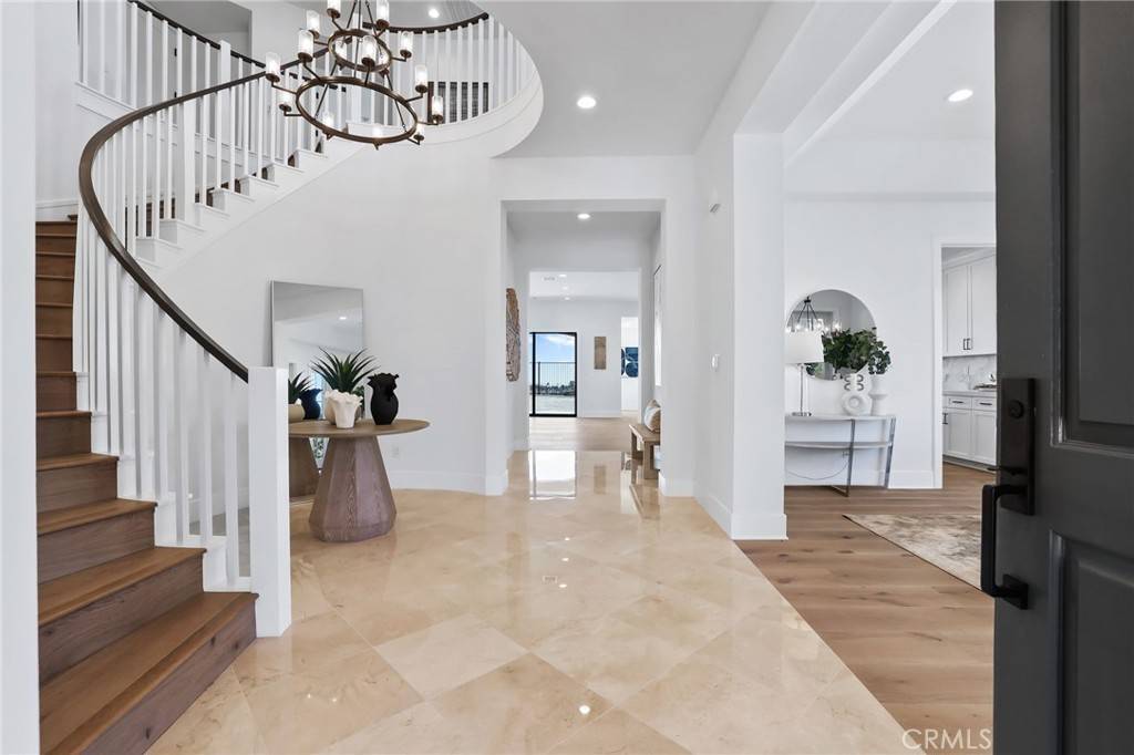 Silverado, CA 92676,28832 Auburn Hills