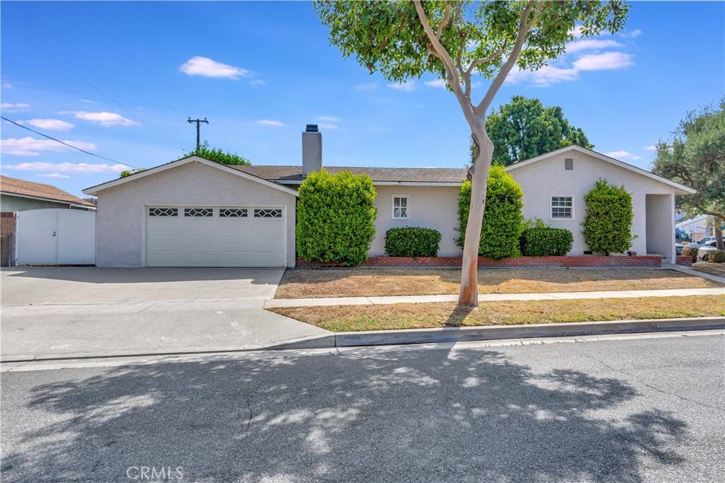 Lakewood, CA 90715,11303 213th ST