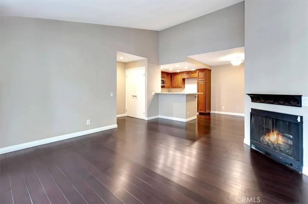 Yorba Linda, CA 92887,23556 Cambridge RD #327