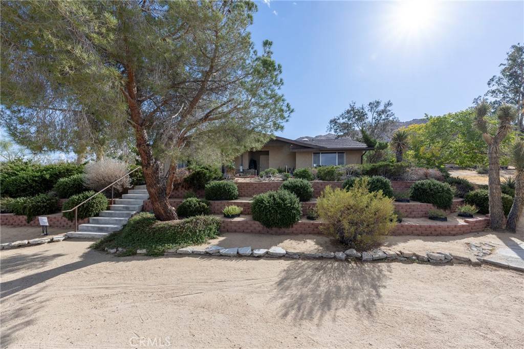 Joshua Tree, CA 92252,60383 Melton TRL