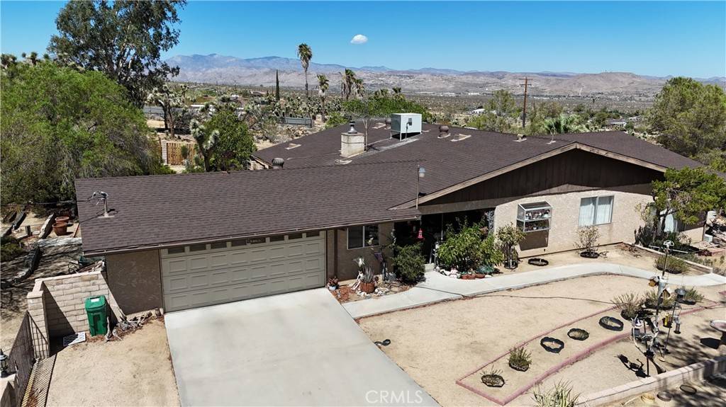 Joshua Tree, CA 92252,60383 Melton TRL