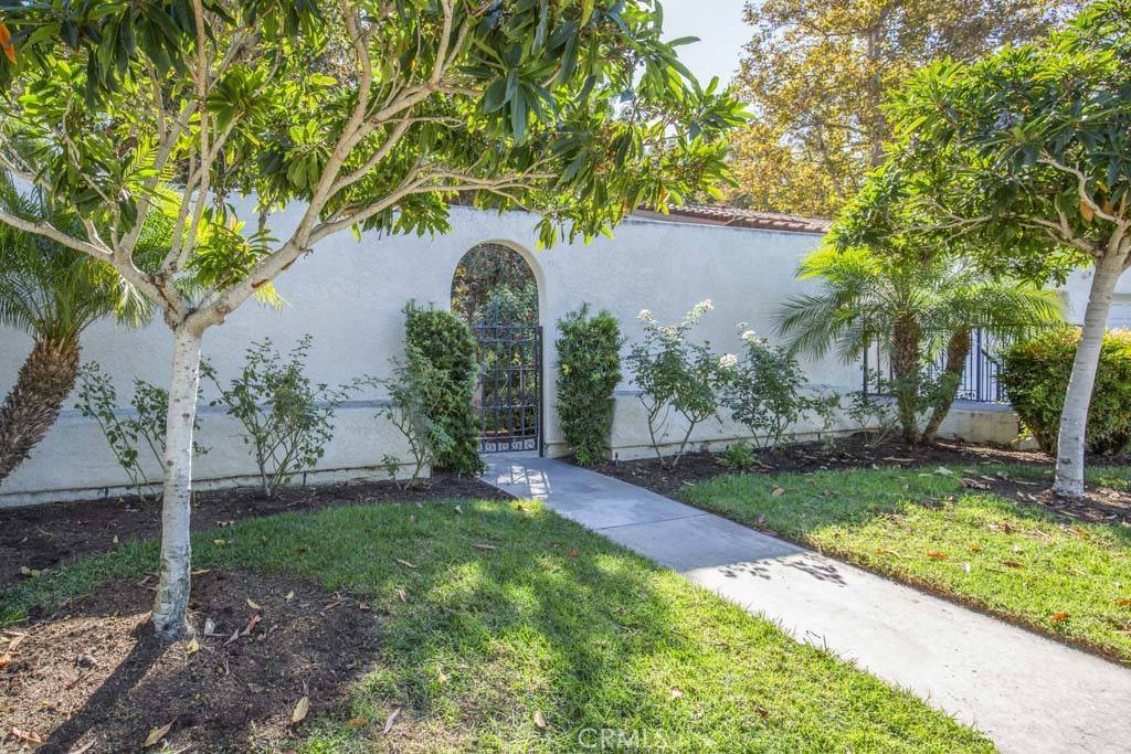 Laguna Woods, CA 92637,5533 Via La Mesa #B