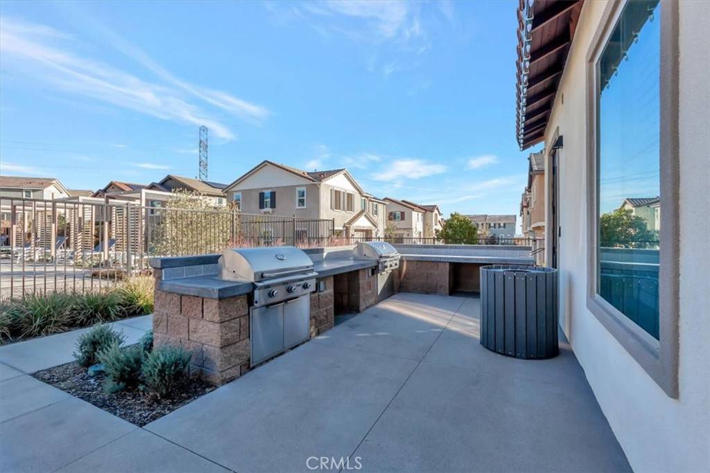 Fontana, CA 92336,16255 Castello LN #8