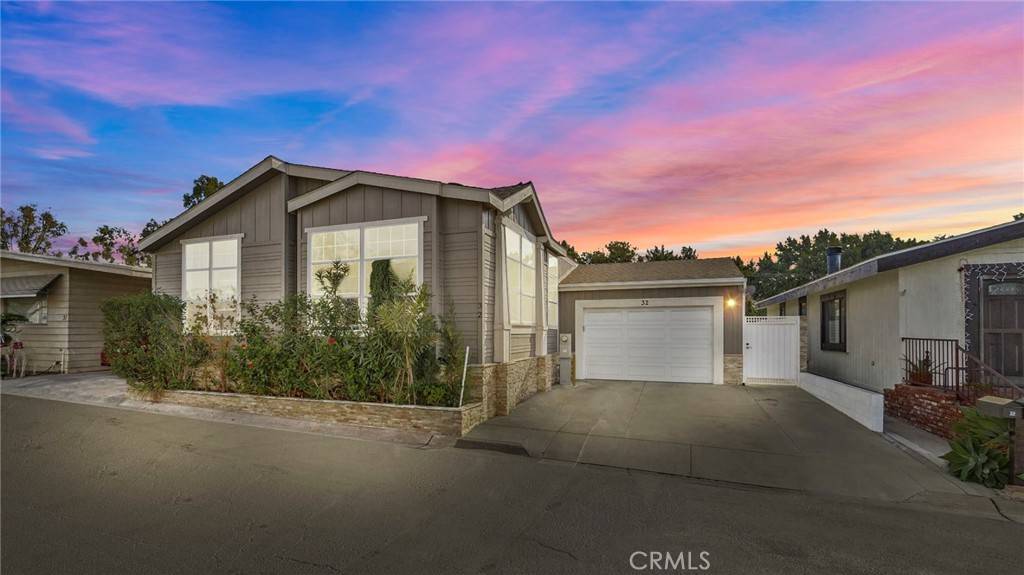Laguna Hills, CA 92653,23301 Ridge Route DR #32