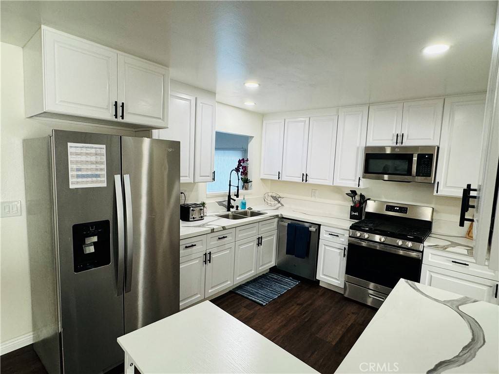 Fullerton, CA 92833,4231 W Hill AVE