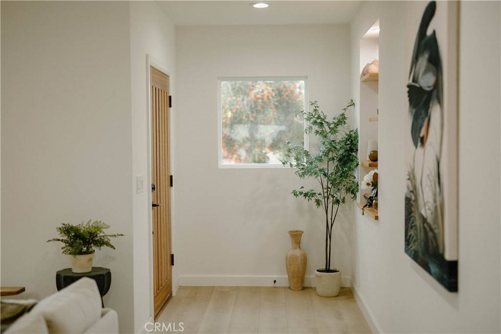 Los Angeles, CA 90039,3274 Garden AVE