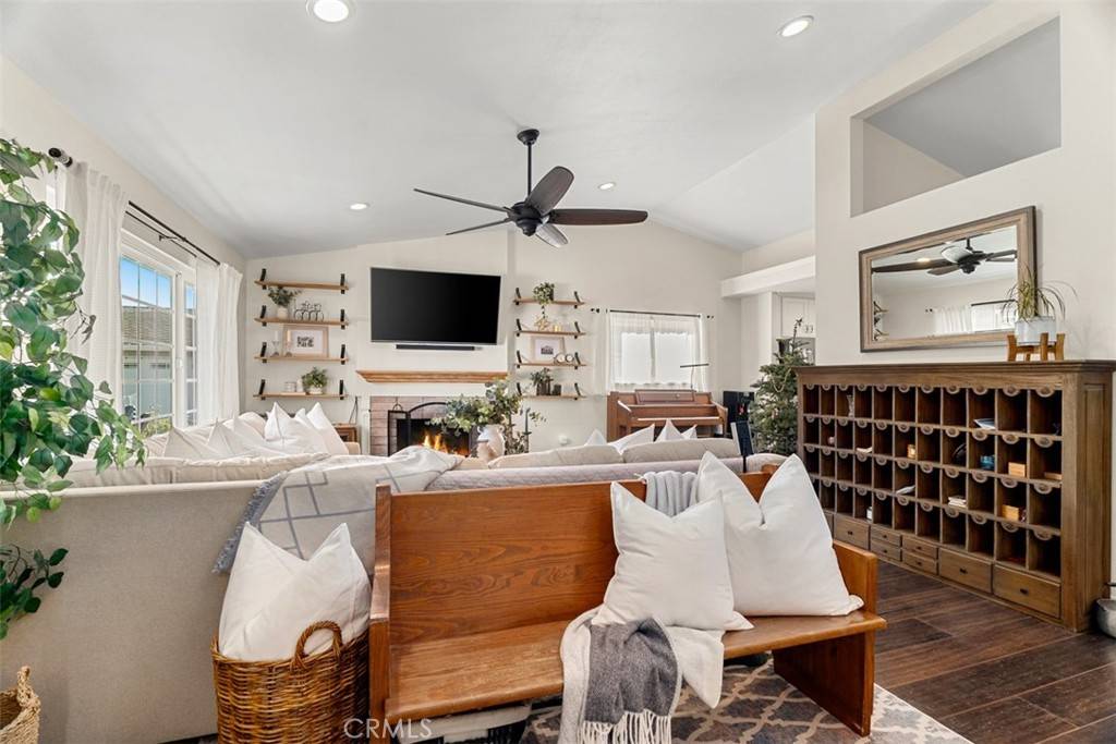 Placentia, CA 92870,2107 Earnshaw DR