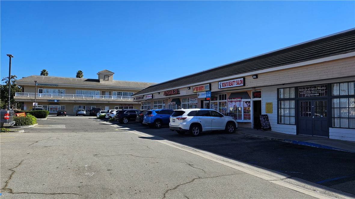 Santa Ana, CA 92705,2407 N Tustin AVE