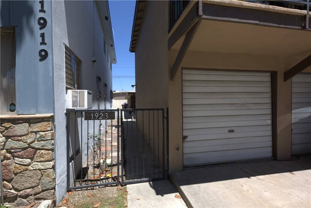 Long Beach, CA 90805,1921 E Washington ST