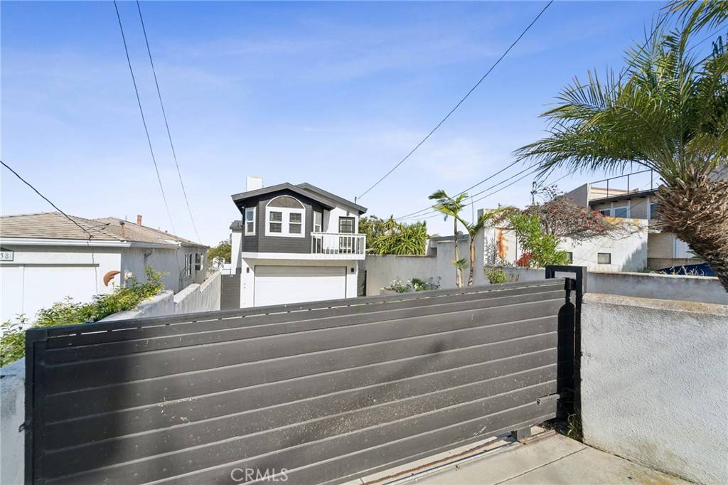 Redondo Beach, CA 90278,1536 Wollacott ST