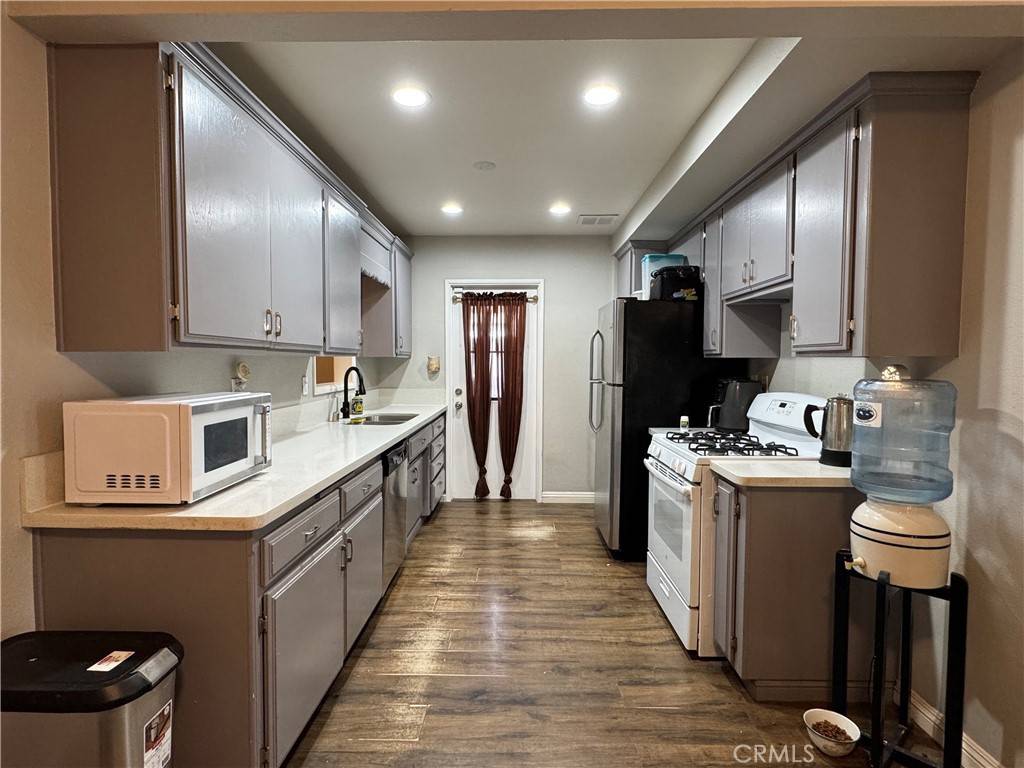 San Bernardino, CA 92404,2498 Cedar ST