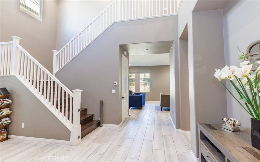 Saugus, CA 91350,20512 Starling CT