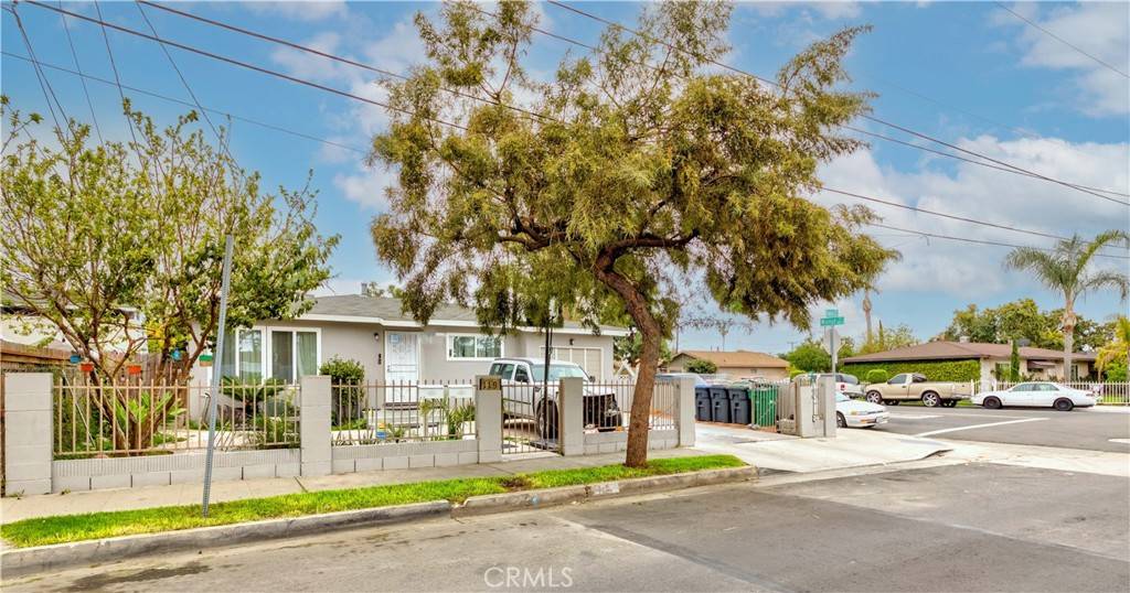 Santa Ana, CA 92703,117 S Daisy AVE