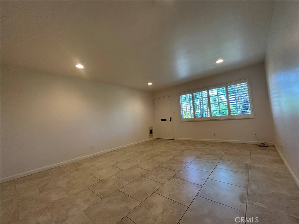 Santa Ana, CA 92705,2026 E Santa Clara AVE #A2