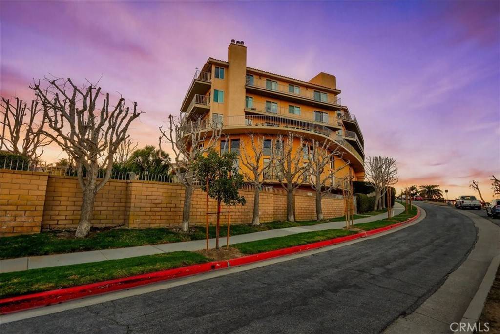 Signal Hill, CA 90755,2700 E Panorama DR #302