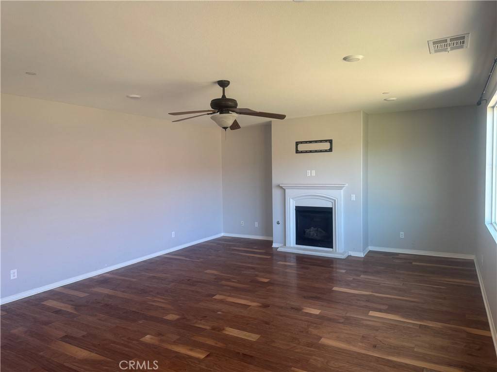Wildomar, CA 92595,23340 Rhinestone CT