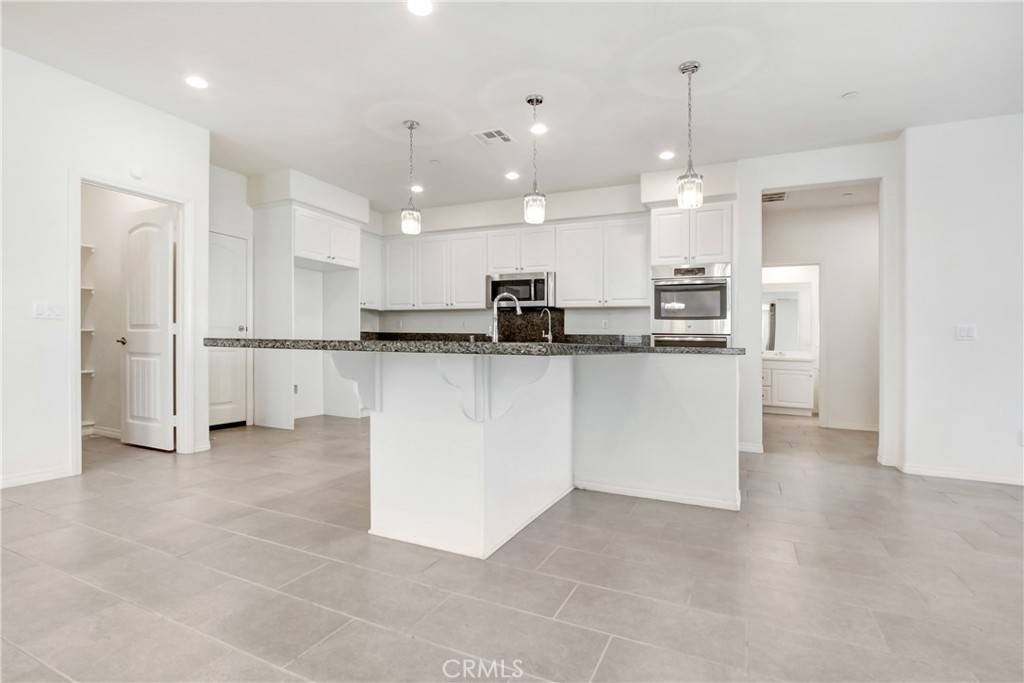 Jurupa Valley, CA 91752,5594 Skimmer DR