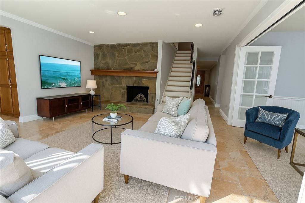 Huntington Beach, CA 92647,7122 Bluesails DR