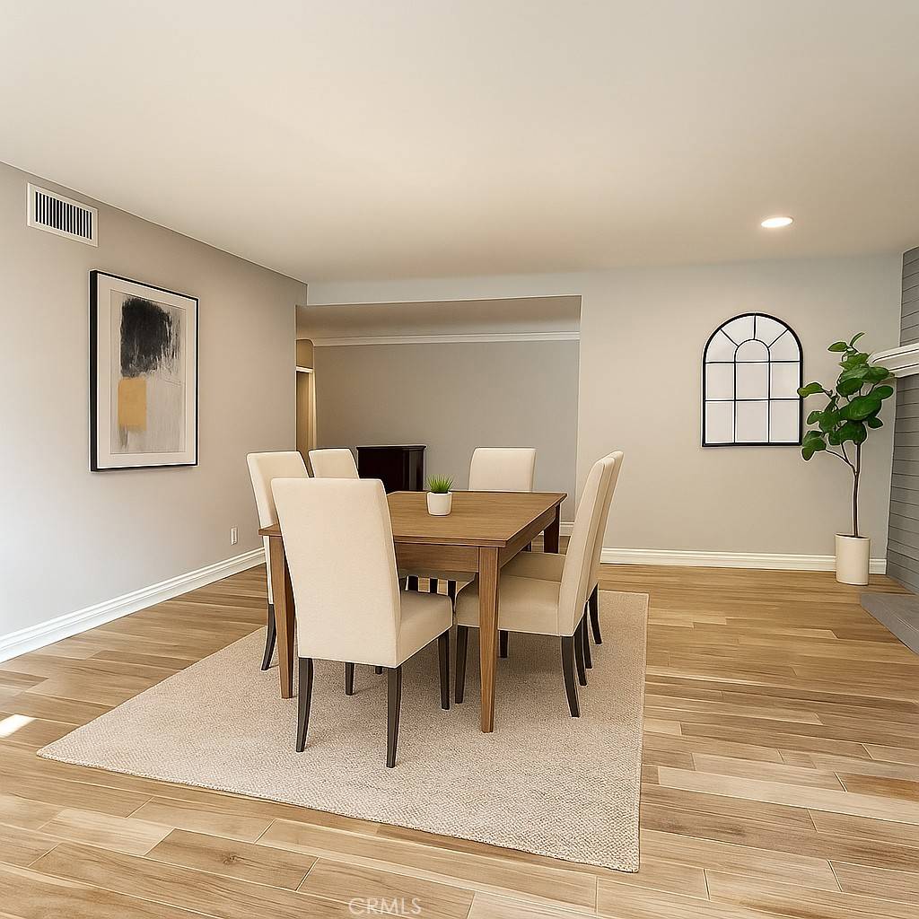Huntington Beach, CA 92647,7122 Bluesails DR