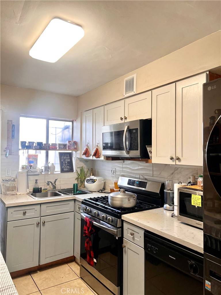Long Beach, CA 90810,2020 W 23rd ST #4