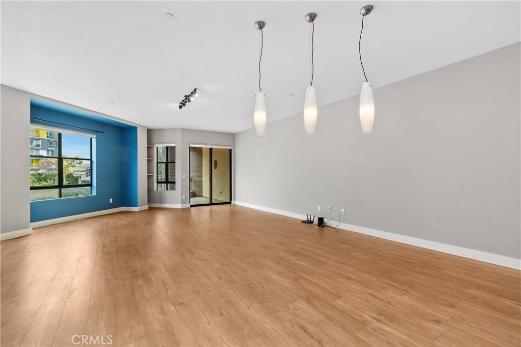 Long Beach, CA 90802,395 E. 4th #25