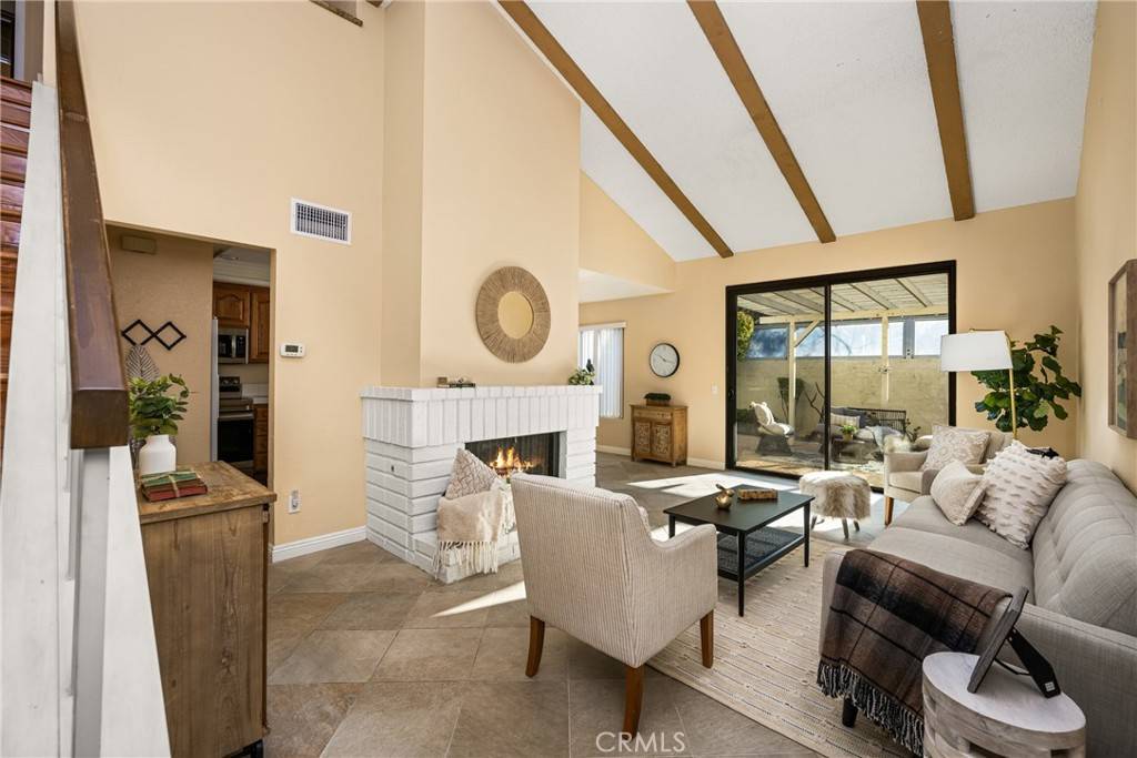Fullerton, CA 92833,1004 Whitewater DR #101