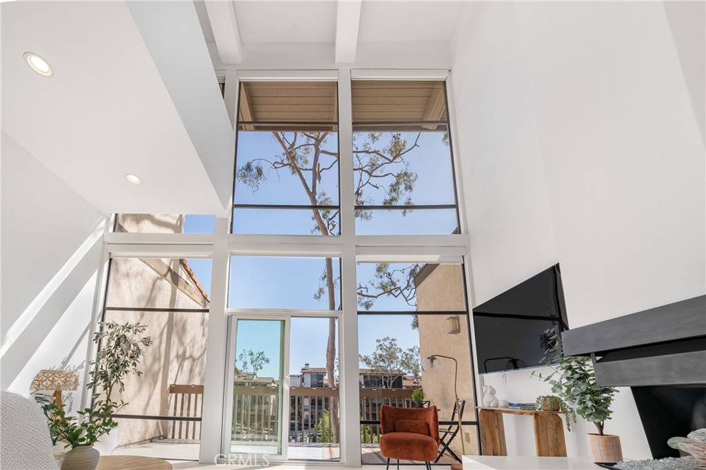 Long Beach, CA 90803,7324 Marina Pacifica DR N
