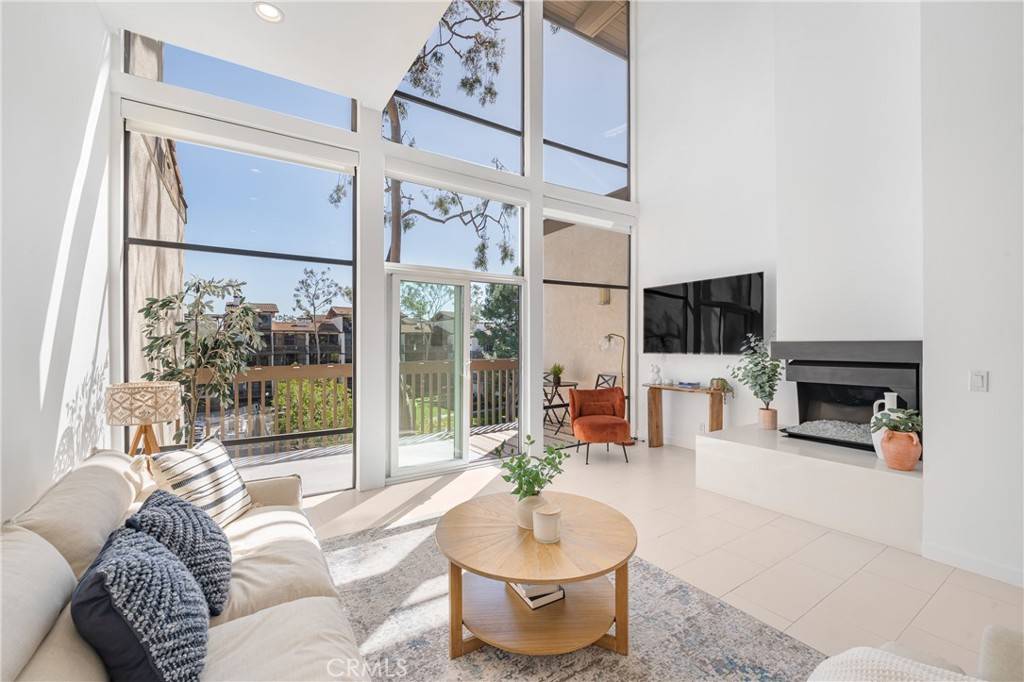 Long Beach, CA 90803,7324 Marina Pacifica DR N