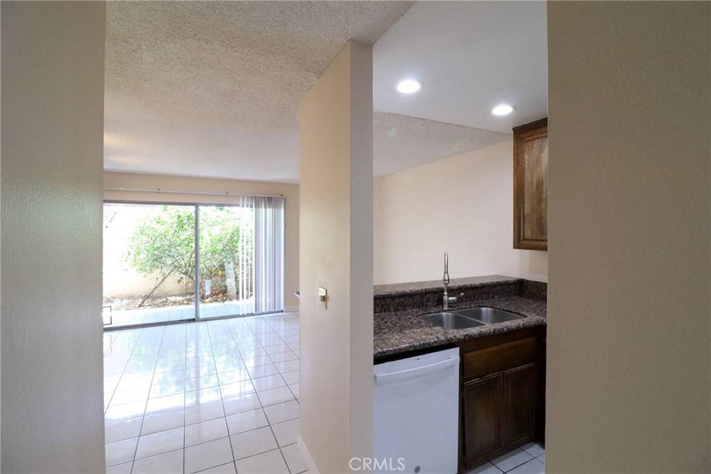 Orange, CA 92868,700 W La Veta AVE #P15