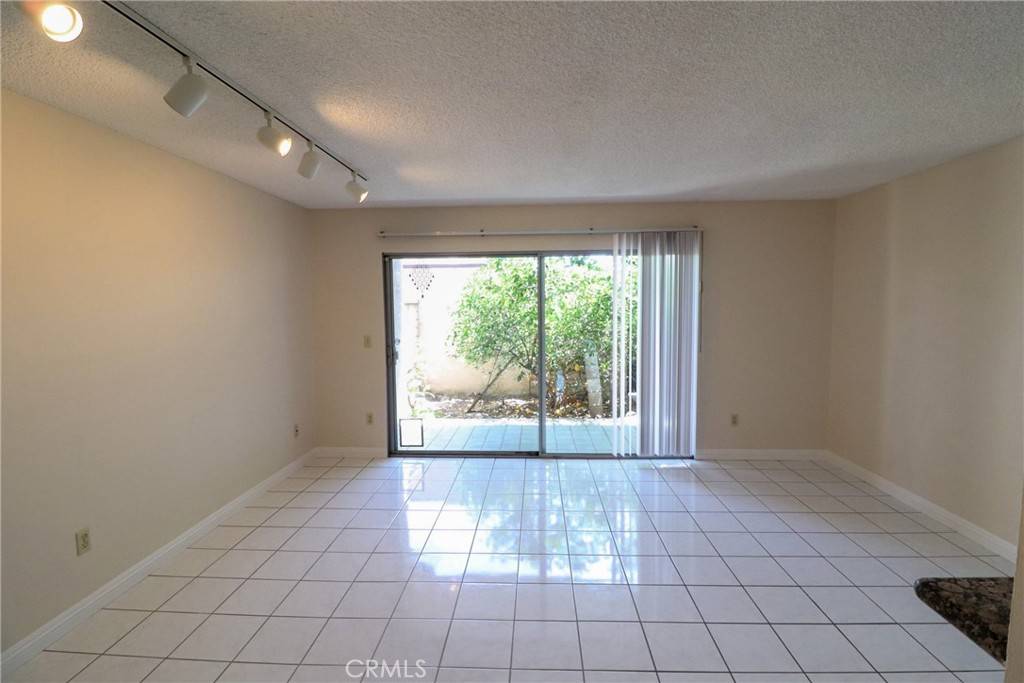 Orange, CA 92868,700 W La Veta AVE #P15