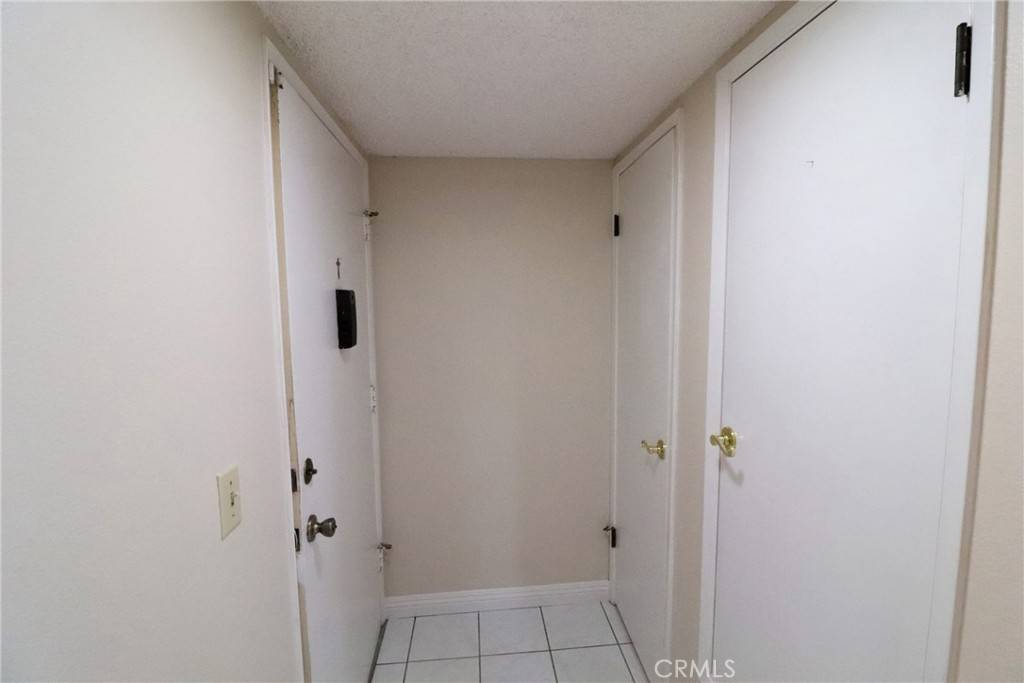 Orange, CA 92868,700 W La Veta AVE #P15