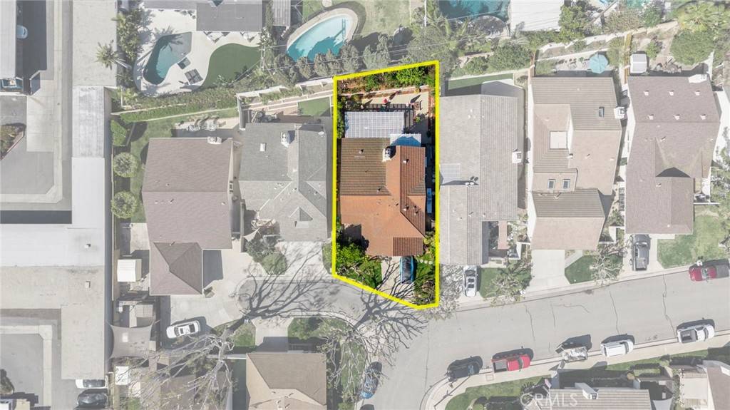 Placentia, CA 92870,657 W Palm DR
