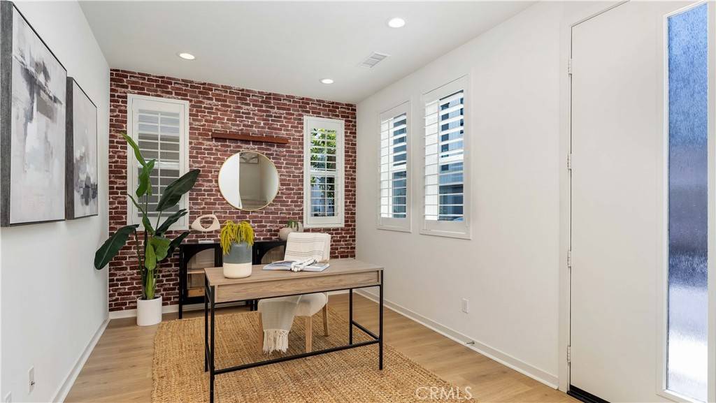 Irvine, CA 92618,107 Tenor