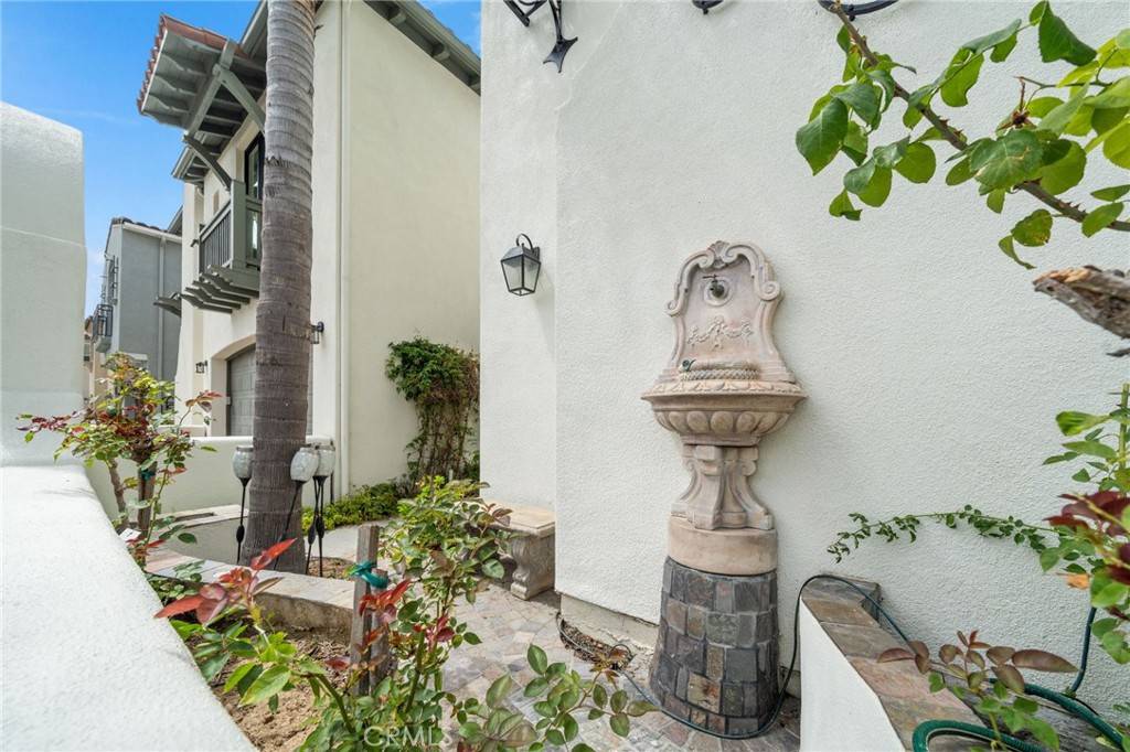 Long Beach, CA 90803,5972 Spinnaker Bay DR