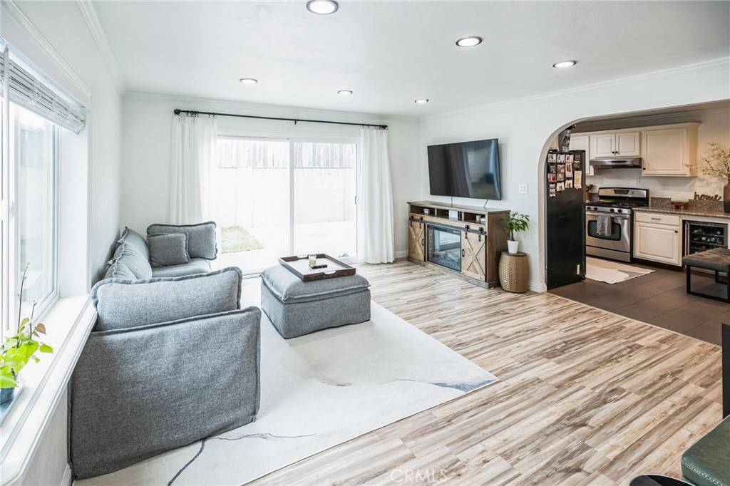 Westminster, CA 92683,7033 Lisa LN