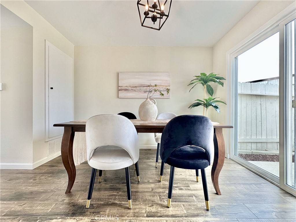 Buena Park, CA 90621,8216 Erskine Grn