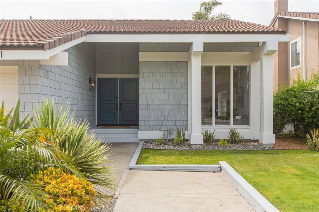 Huntington Beach, CA 92647,18141 Lakepoint LN