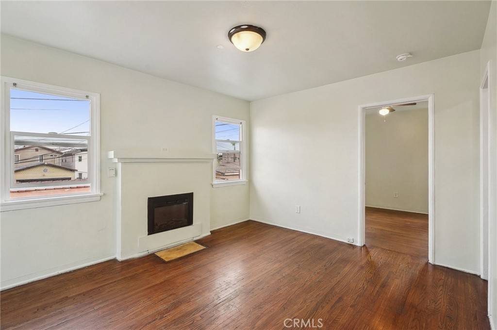 Los Angeles, CA 90061,122 W 110th ST